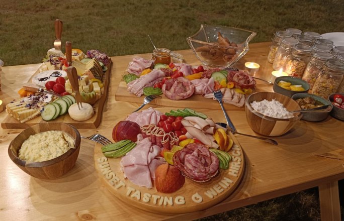 Selbstgemachtes Fingerfood inmitten der Weing&auml;rten genie&szlig;en, &copy; Wein:Hirsch