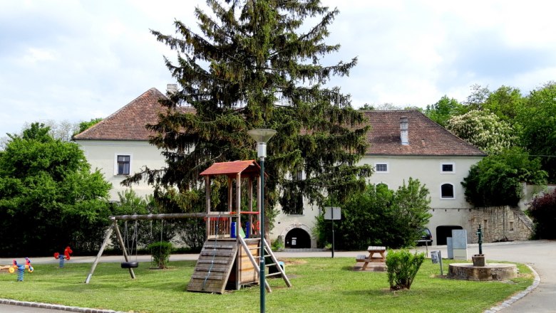 Rebbürdl mit Schlossmühle, © Cornelia Schönhofer