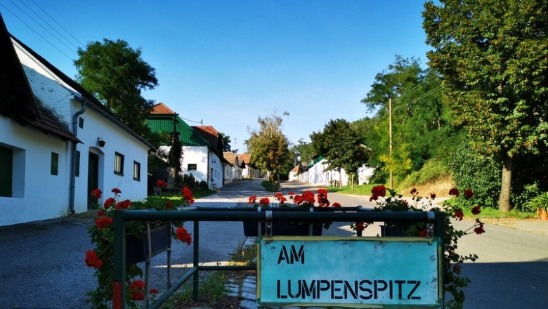 Lumpenspitz - Kellergasse Alberndorf, © Weinstraße Weinviertel