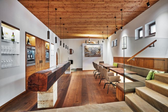 Stilvolle Weinlounge - perfekt für Weinverkostungen - Weingut Hindler, © NÖ Werbung - Andreas Hofer
