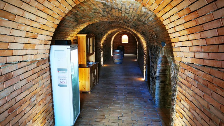 Keller-Wohlfühlplatz in Hadres, © Weinstraße Weinviertel